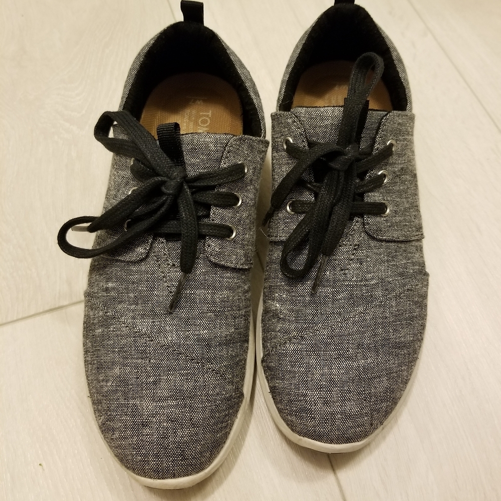 Women's Size 7 Toms Sneakers